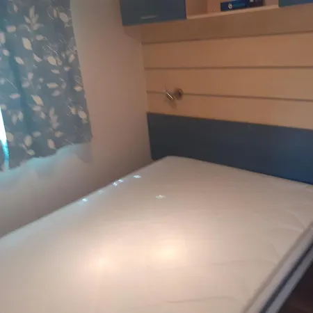 Mobil Avec Bateau Campsite *